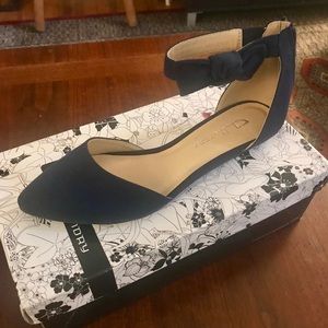 Chinese Laundry flats